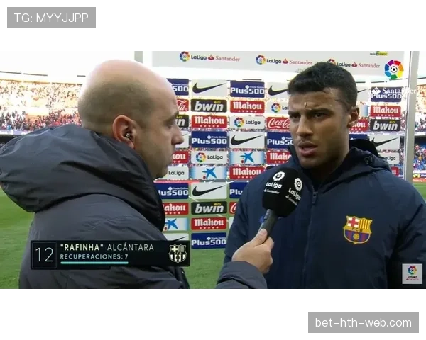 拉菲尼亚今晨一条动态：遛狗时顺手把百万跑车留在旁边，我的生活直接矮一截