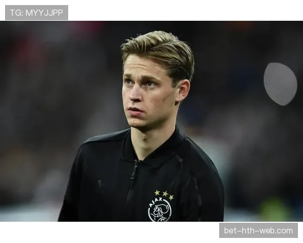 德容与加维的技术特点与战术角色差异解析