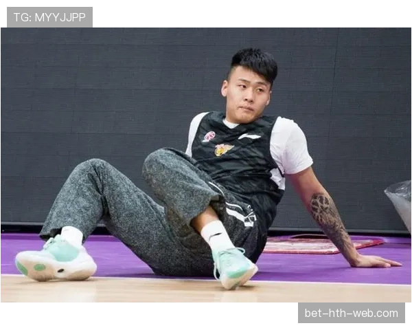 赵睿训练完直接拎两袋蛋白粉去酒吧？